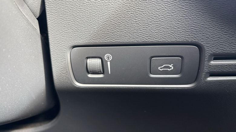 Volvo Xc40 2.0 B4P R DESIGN Pro 5dr Auto [7 speed] Petrol Estate